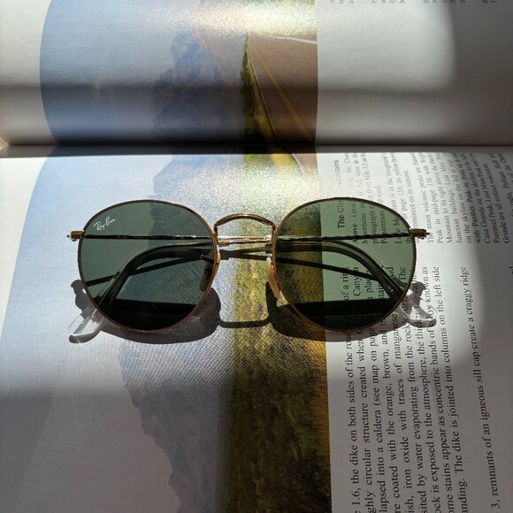 Ray-Ban RB3447 Round Metal Sunglasses Gold Frame Green Lenses Like New